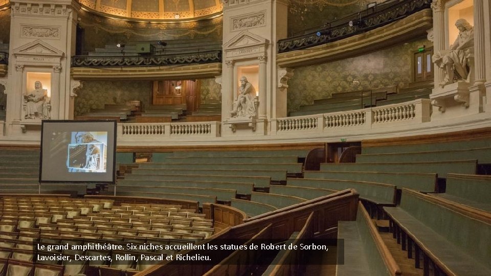 Le grand amphithéâtre. Six niches accueillent les statues de Robert de Sorbon, Lavoisier, Descartes,