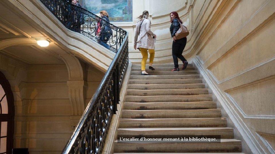 L’escalier d’honneur menant à la bibliothèque. 