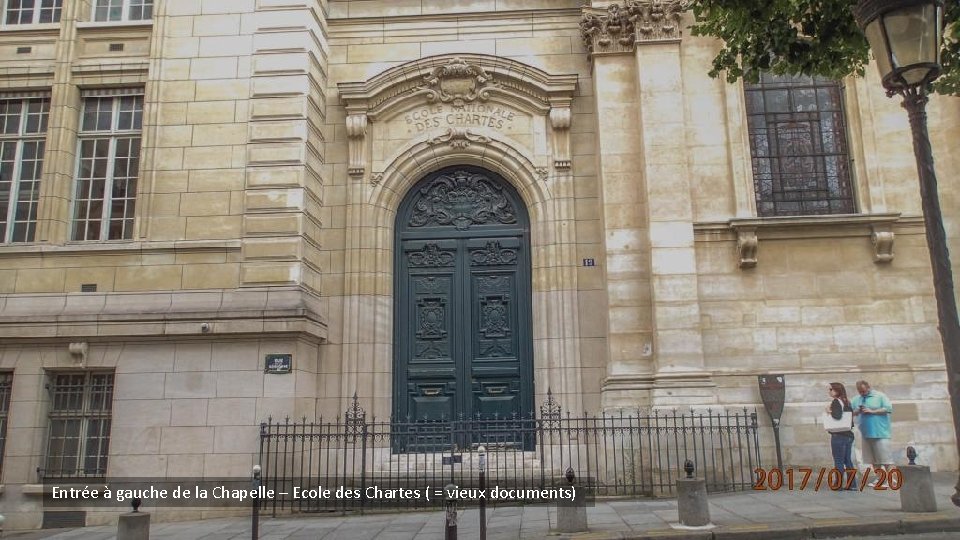 Entrée à gauche de la Chapelle – Ecole des Chartes ( = vieux documents)