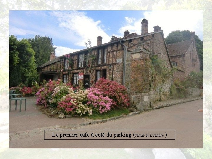 Le premier café à coté du parking (fermé et à vendre ) 