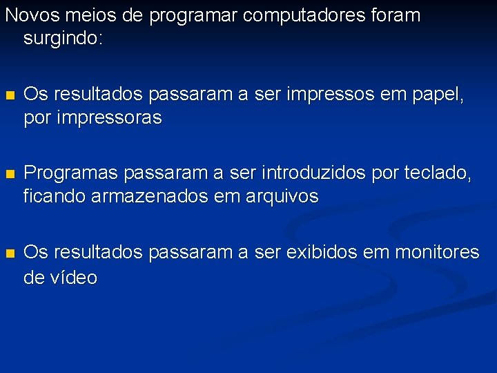 Novos meios de programar computadores foram surgindo: n Os resultados passaram a ser impressos