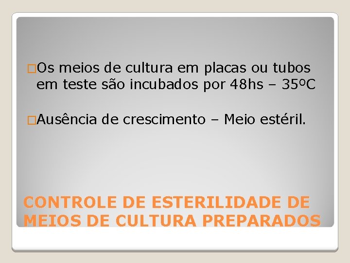 �Os meios de cultura em placas ou tubos em teste são incubados por 48