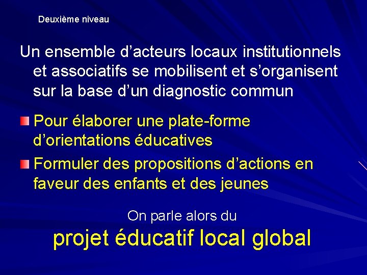 Deuxième niveau Un ensemble d’acteurs locaux institutionnels et associatifs se mobilisent et s’organisent sur