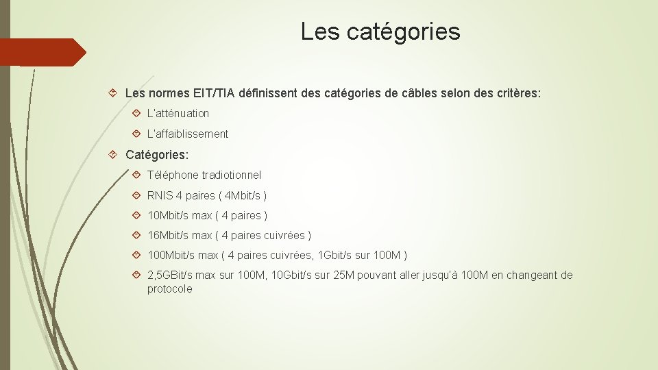 Les catégories Les normes EIT/TIA définissent des catégories de câbles selon des critères: L’atténuation