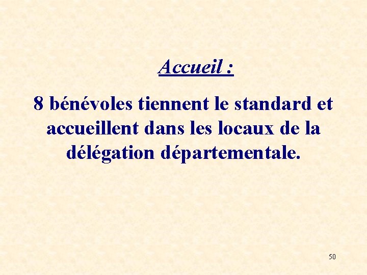 Accueil : 8 bénévoles tiennent le standard et accueillent dans les locaux de la