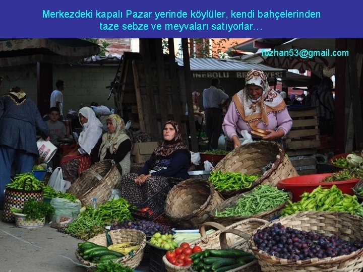 Merkezdeki kapalı Pazar yerinde köylüler, kendi bahçelerinden taze sebze ve meyvaları satıyorlar… fozhan 53@gmail.