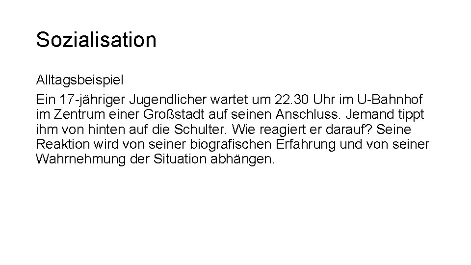 Sozialisation Alltagsbeispiel Ein 17 -jähriger Jugendlicher wartet um 22. 30 Uhr im U-Bahnhof im