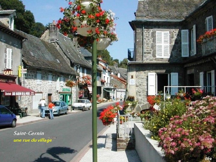 Saint-Cernin une rue du village 
