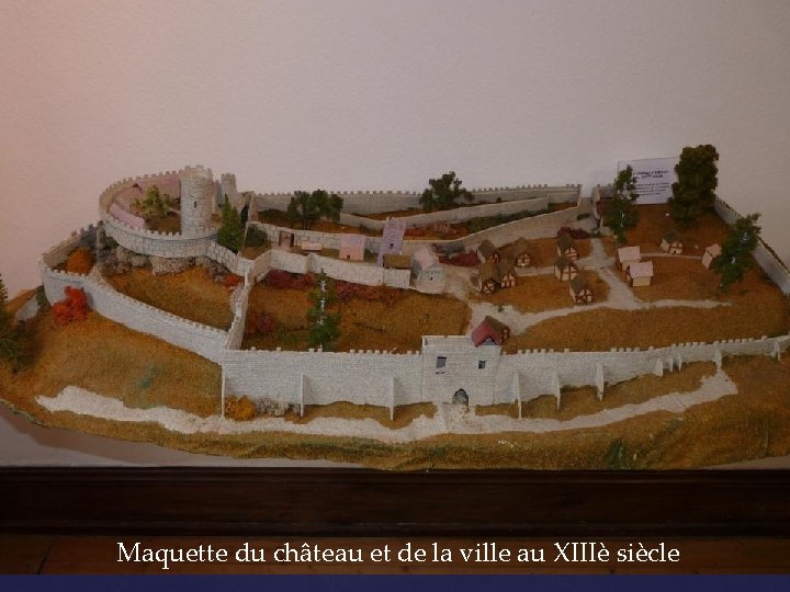 Maquette du château et de la ville au XIIIè siècle 
