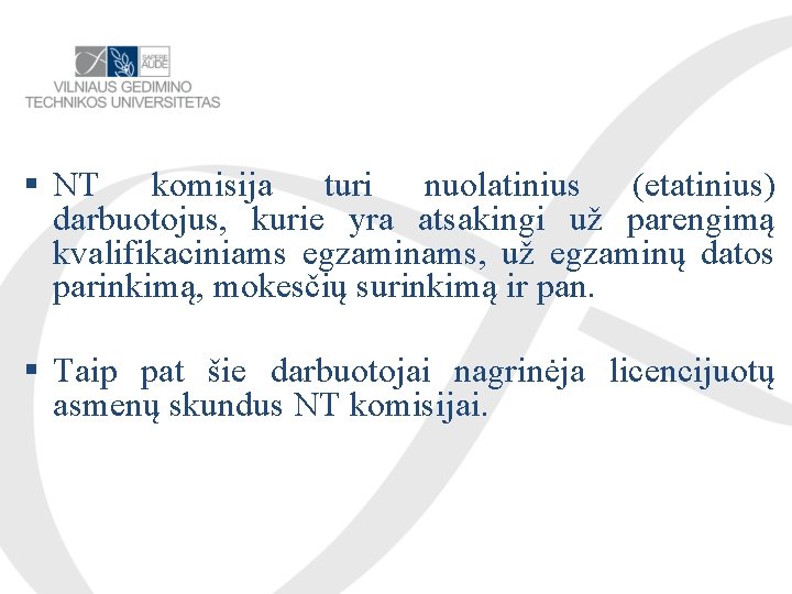  NT komisija turi nuolatinius (etatinius) darbuotojus, kurie yra atsakingi už parengimą kvalifikaciniams egzaminams,