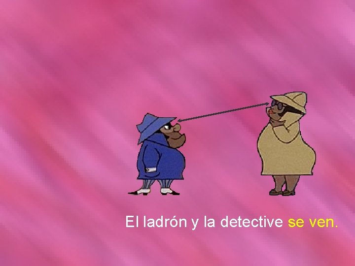 El ladrón y la detective se ven. 