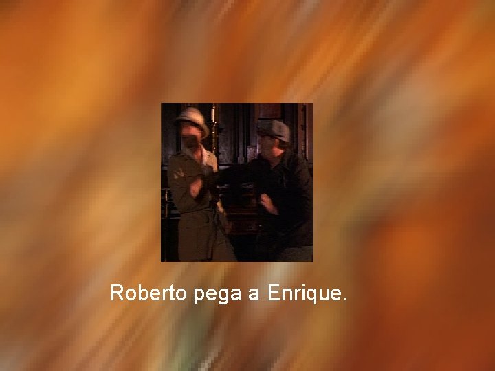 Roberto pega a Enrique. 