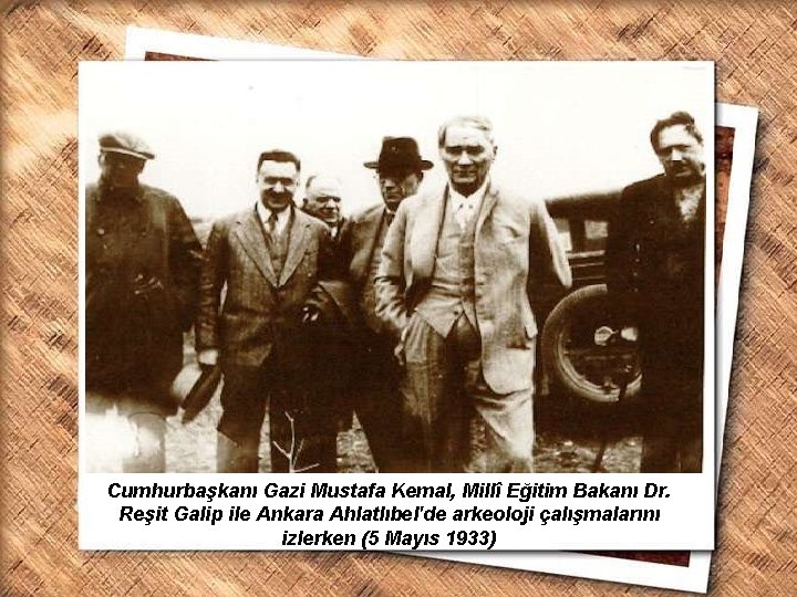 Cumhurbaşkanı Gazi Mustafa Kemal, İzmir Erkek Lisesinde matematik dersini izlerken (1 Şubat 1931) Cumhurbaşkanı