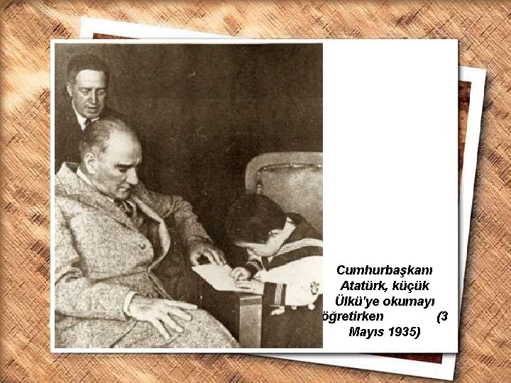 Cumhurbaşkanı Atatürk, küçük Cumhurbaşkanı Gazi Mustafa Kemal, İzmir Erkek Lisesinde matematik dersini izlerken (1