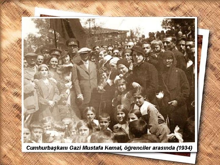 Cumhurbaşkanı Gazi Mustafa Kemal, İzmir Erkek Lisesinde matematik dersini izlerken (1 Şubat 1931) Cumhurbaşkanı