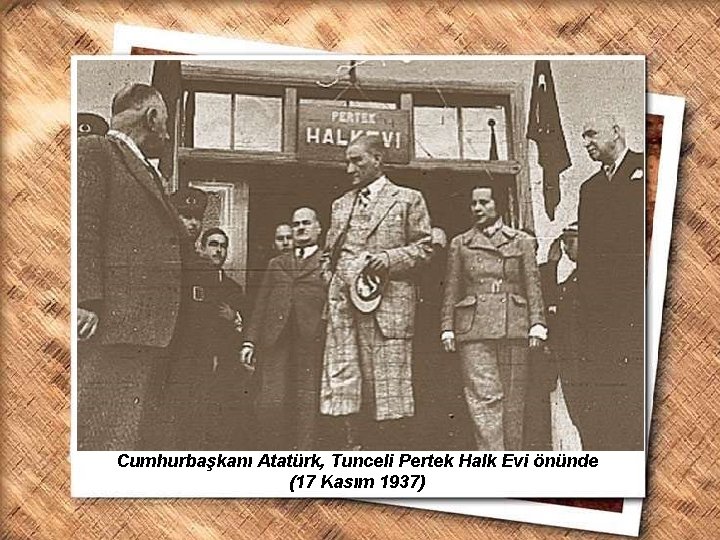 Cumhurbaşkanı Gazi Mustafa Kemal, İzmir Erkek Lisesinde matematik dersini izlerken (1 Şubat 1931) Cumhurbaşkanı