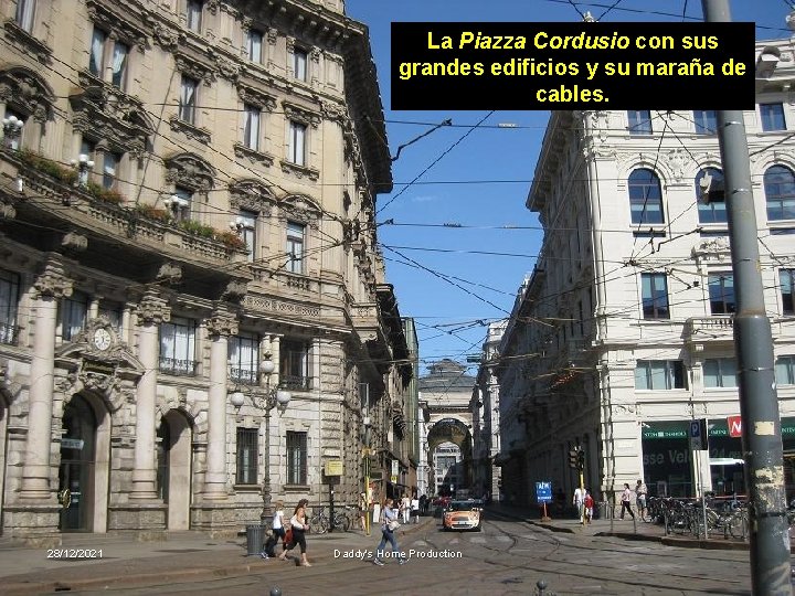 La Piazza Cordusio con sus grandes edificios y su maraña de cables. 28/12/2021 Daddy's