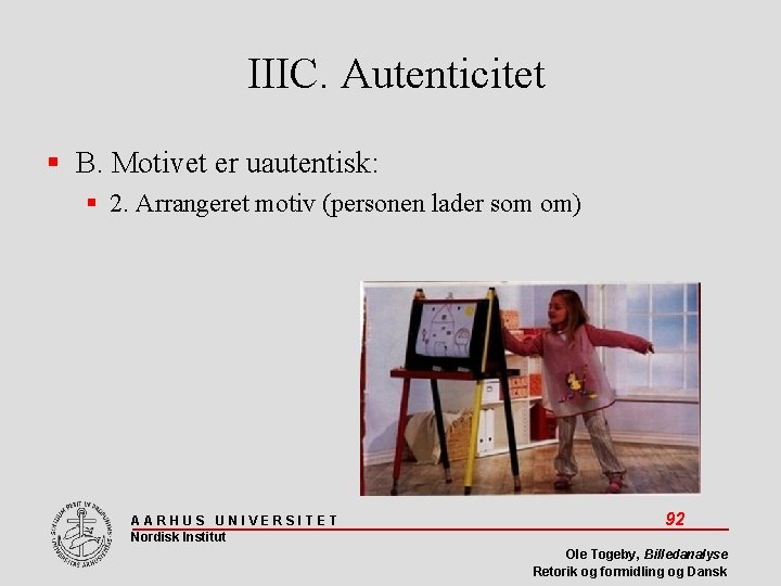 IIIC. Autenticitet B. Motivet er uautentisk: 2. Arrangeret motiv (personen lader som om) AARHUS