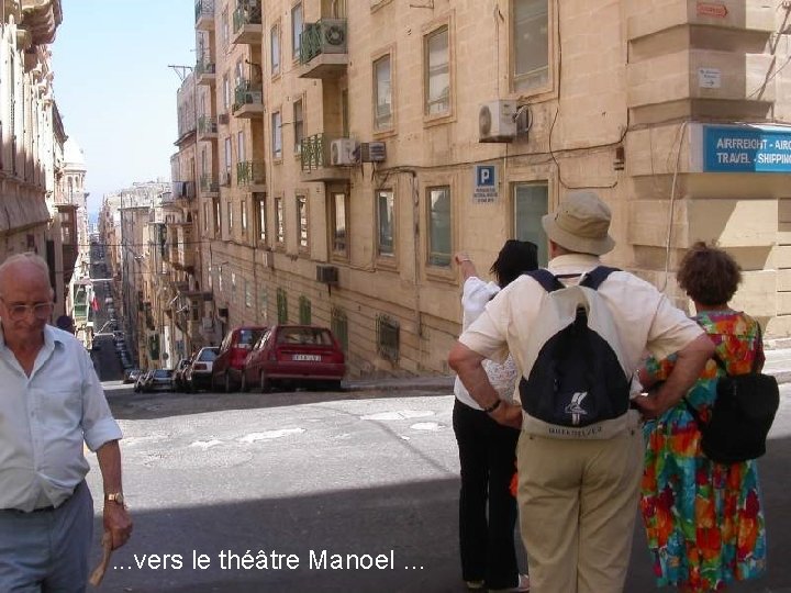 . . . vers le théâtre Manoel … 