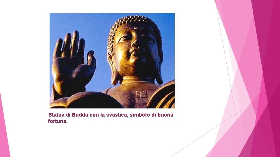 Statua di Budda con la svastica, simbolo di buona fortuna. 