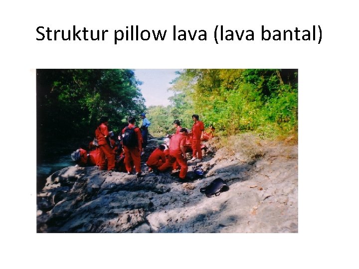 Struktur pillow lava (lava bantal) 