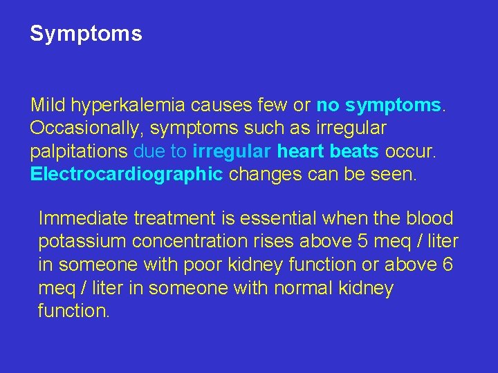 Symptoms Mild hyperkalemia causes few or no symptoms. Occasionally, symptoms such as irregular palpitations