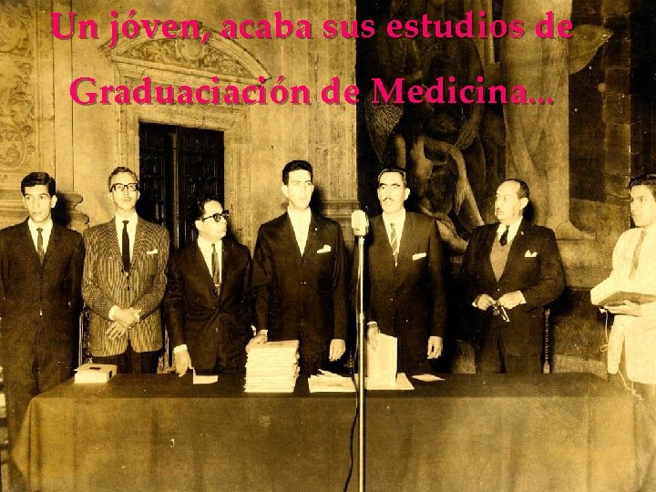 Un jóven, acaba sus estudios de Graduaciación de Medicina. . . 