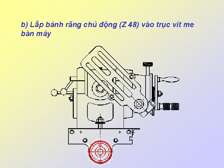 b) Lắp bánh răng chủ động (Z 48) vào trục vít me bàn máy