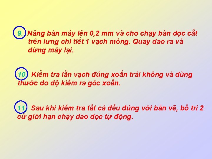 9. Nâng bàn máy lên 0, 2 mm và cho chạy bàn dọc cắt