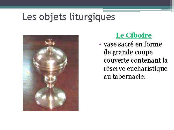 Les objets liturgiques Le Ciboire • vase sacré en forme de grande coupe couverte
