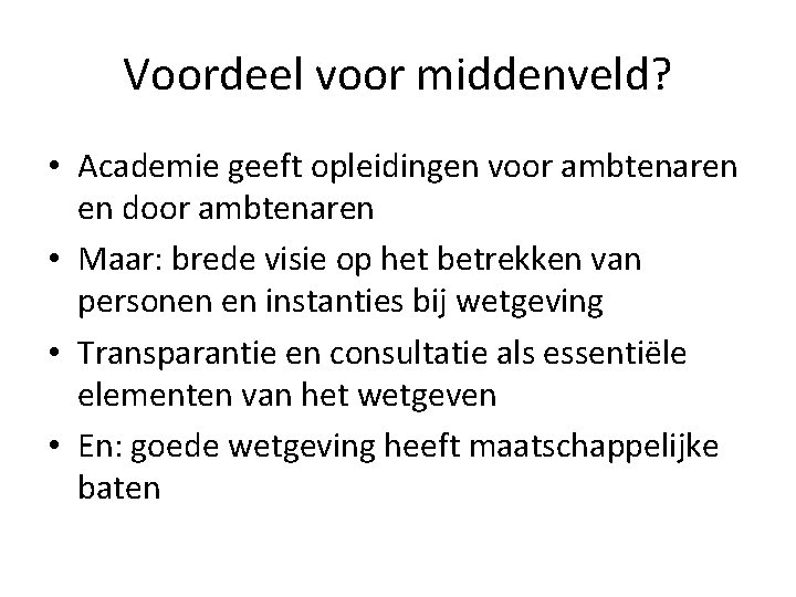 Voordeel voor middenveld? • Academie geeft opleidingen voor ambtenaren en door ambtenaren • Maar: