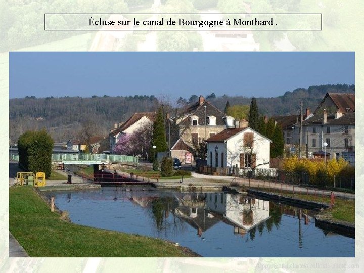 Écluse sur le canal de Bourgogne à Montbard. 