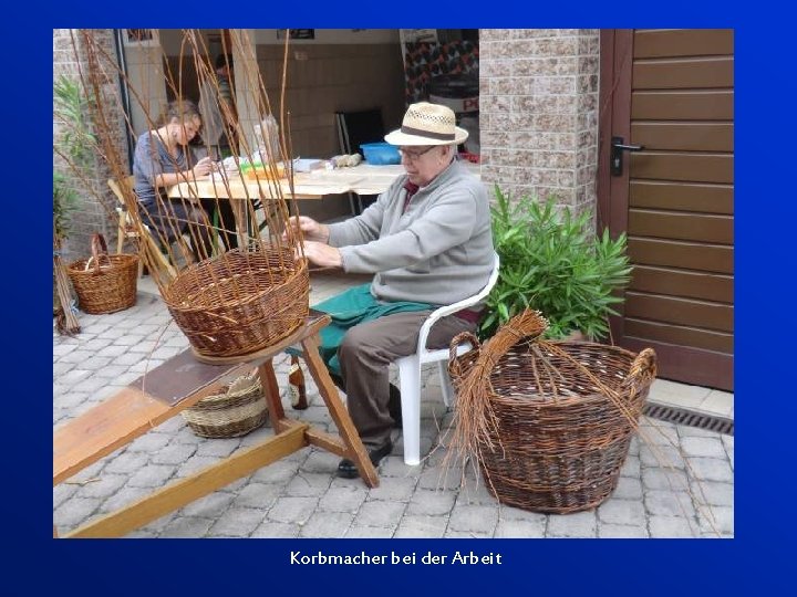 Korbmacher bei der Arbeit 