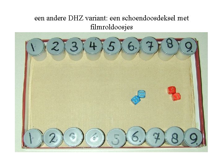 een andere DHZ variant: een schoendoosdeksel met filmroldoosjes 