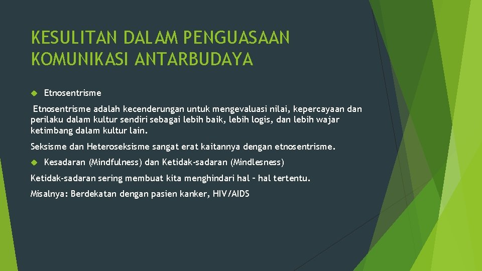 KESULITAN DALAM PENGUASAAN KOMUNIKASI ANTARBUDAYA Etnosentrisme adalah kecenderungan untuk mengevaluasi nilai, kepercayaan dan perilaku