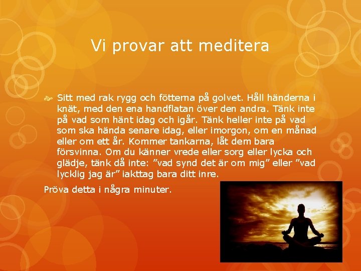 Vi provar att meditera Sitt med rak rygg och fötterna på golvet. Håll händerna