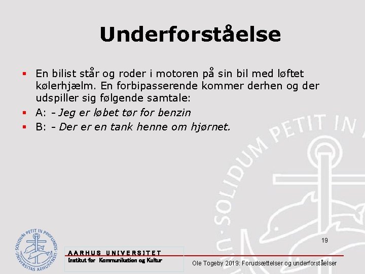 Underforståelse § En bilist står og roder i motoren på sin bil med løftet