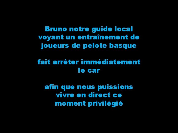 Bruno notre guide local voyant un entraînement de joueurs de pelote basque fait arrêter