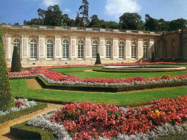 El Palacio de Versalles, es un edificio que desempeñó las funciones de una residencia