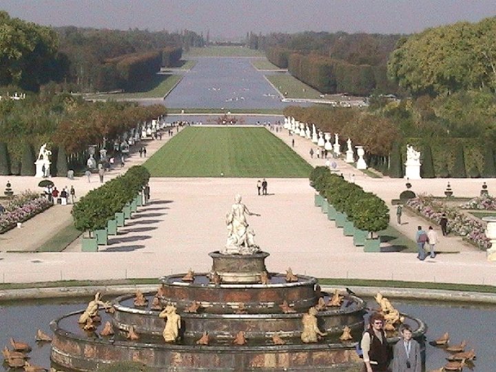 Los jardines del Palacio de Versalles se articulan en torno a este gran lago