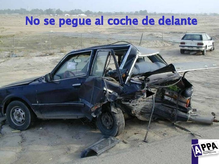 No se pegue al coche de delante 