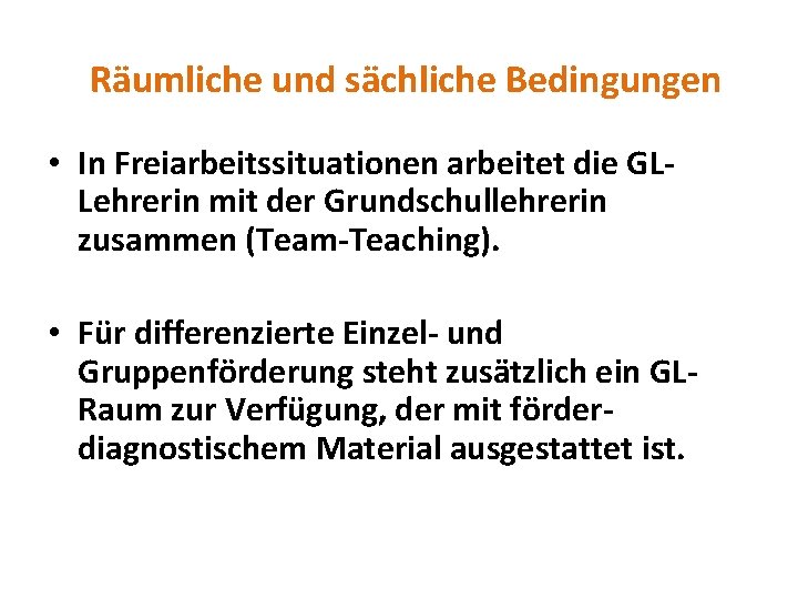 Räumliche und sächliche Bedingungen • In Freiarbeitssituationen arbeitet die GLLehrerin mit der Grundschullehrerin zusammen