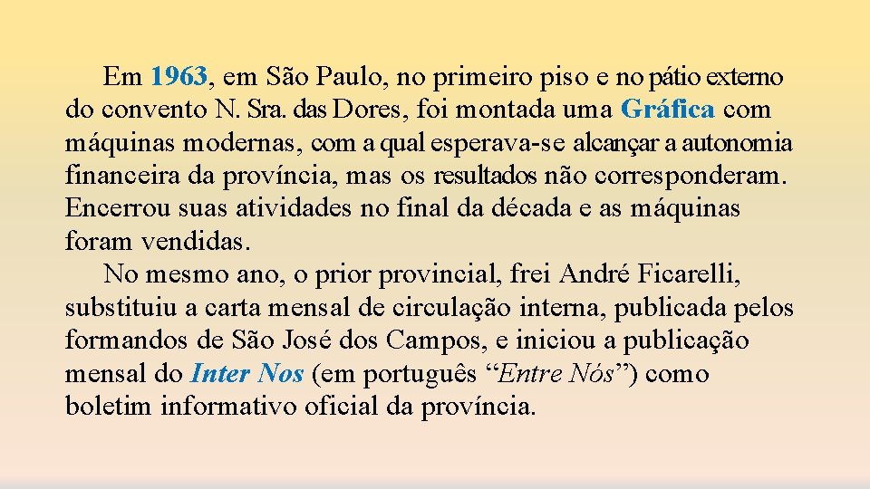 Em 1963, em São Paulo, no primeiro piso e no pátio externo do convento