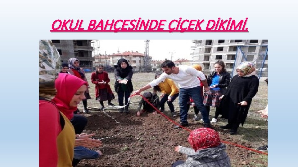 OKUL BAHÇESİNDE ÇİÇEK DİKİMİ. 