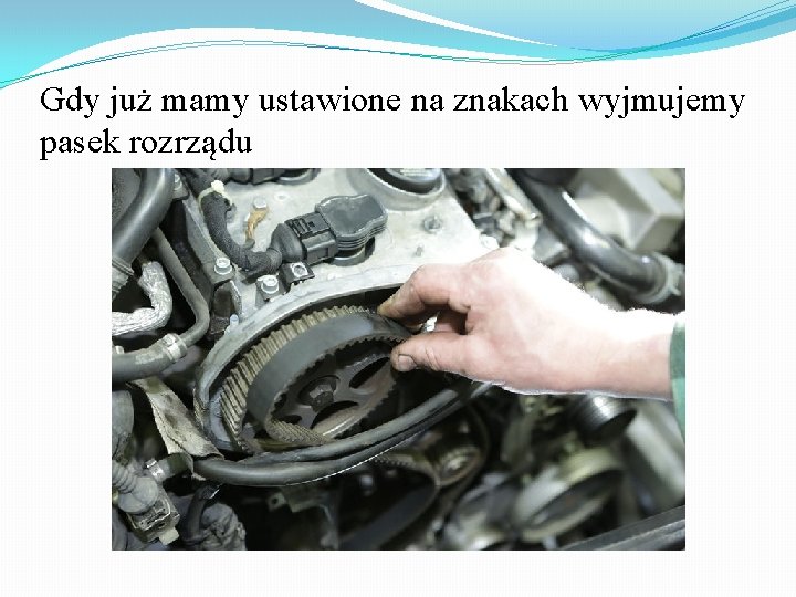 Gdy już mamy ustawione na znakach wyjmujemy pasek rozrządu 