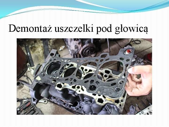 Demontaż uszczelki pod głowicą 