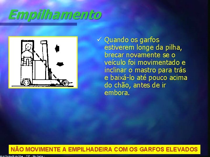 Empilhamento ü Quando os garfos estiverem longe da pilha, brecar novamente se o veículo