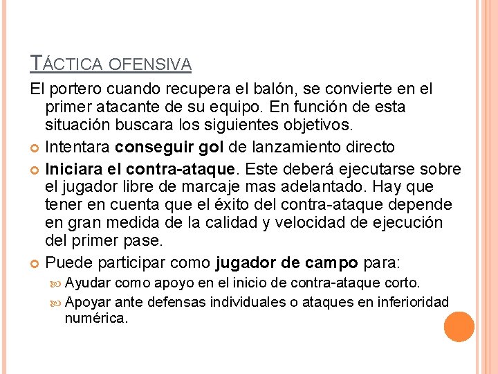 TÁCTICA OFENSIVA El portero cuando recupera el balón, se convierte en el primer atacante