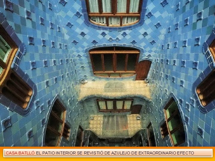 CASA BATLLÓ EL PATIO INTERIOR SE REVISTIÓ DE AZULEJO DE EXTRAORDINARIO EFECTO 