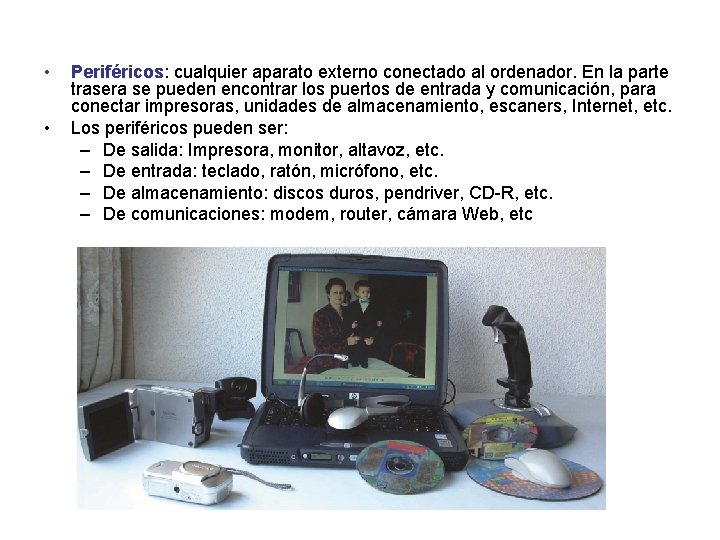  • • Periféricos: cualquier aparato externo conectado al ordenador. En la parte trasera